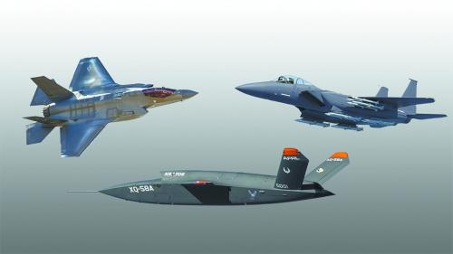 五角大楼规划让F-35(左上)、F-15EX(右上)与“女武神”无人机(下)混编作战。