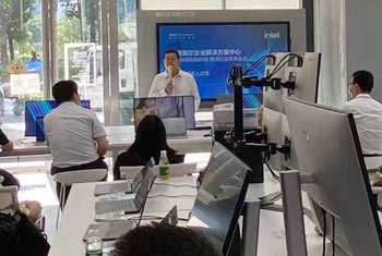 戴尔科技集团新兴客户事业部 华南区销售总监 张华